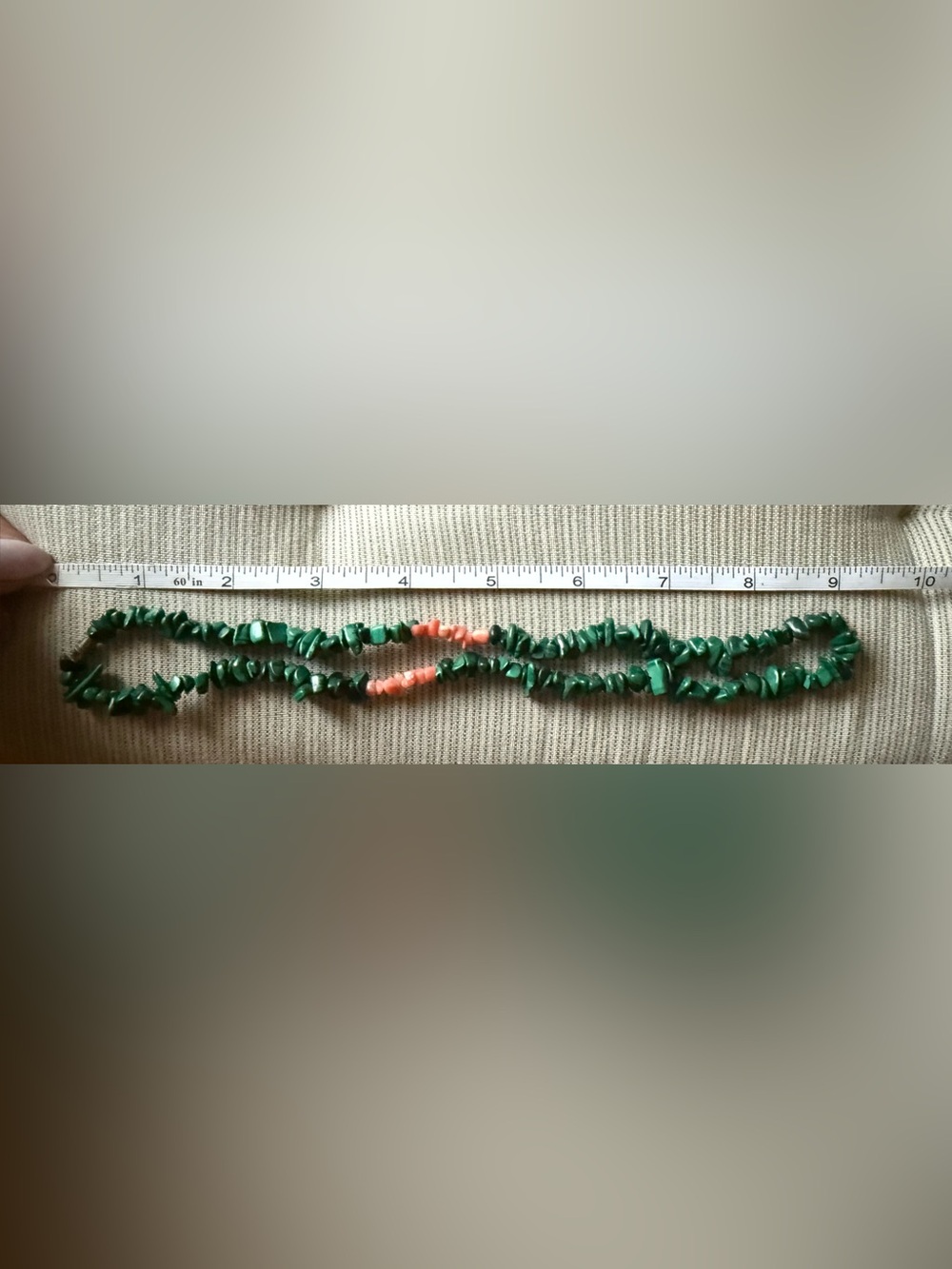 Malachite Chip Stone & Coral Accents - Vintage Necklace w/barrel clasp - Picture 4 of 4